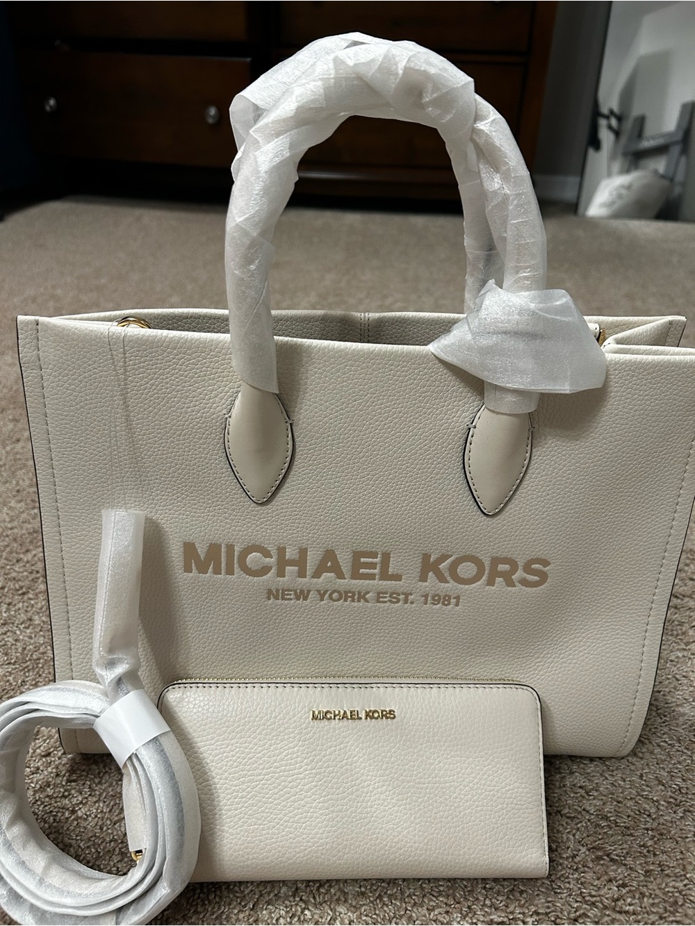 Michael Kors Light Cream Leather Tote Bag - Mirella with matching wallet